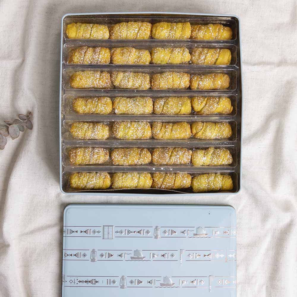 Damloj Walnut in Large Metal Box