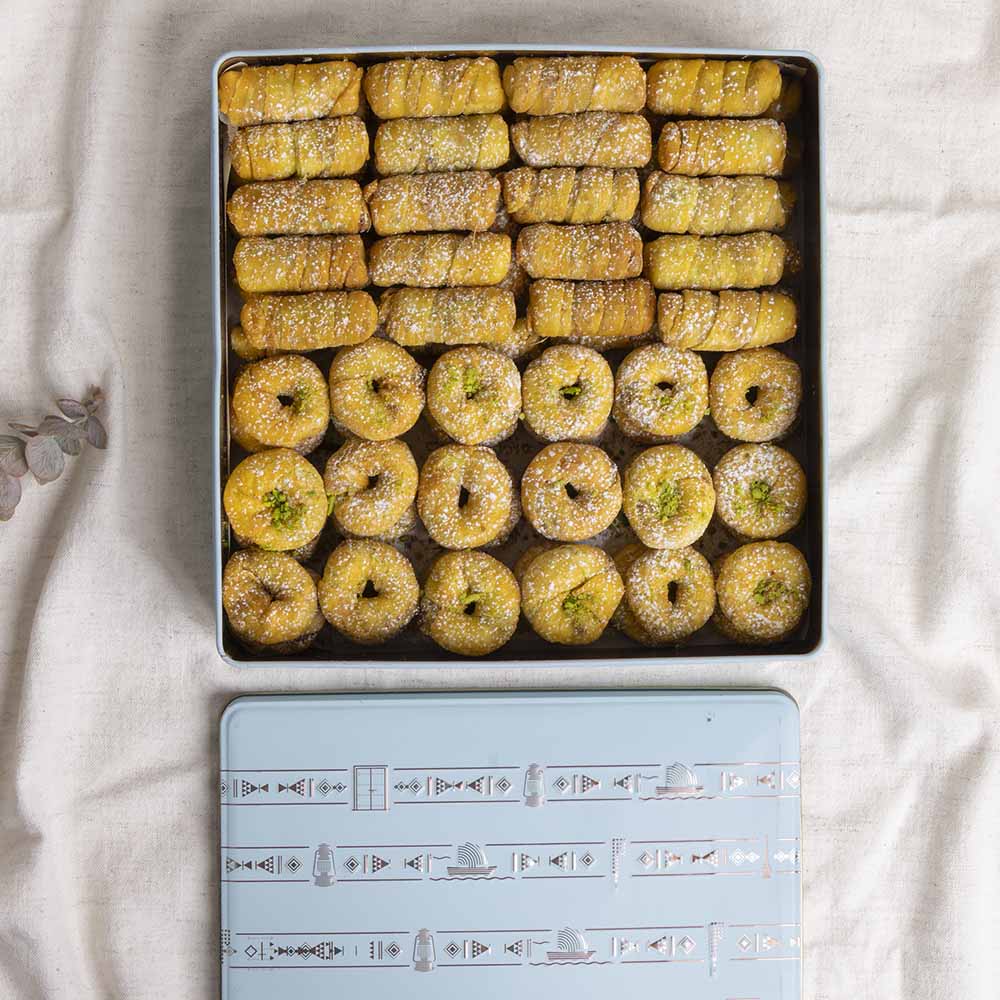 Mixed Damloj in Large Metal Box 76pc