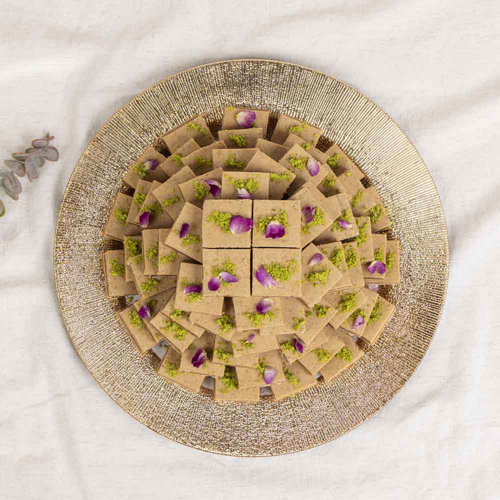 Rangeena Dates in Gold Tray