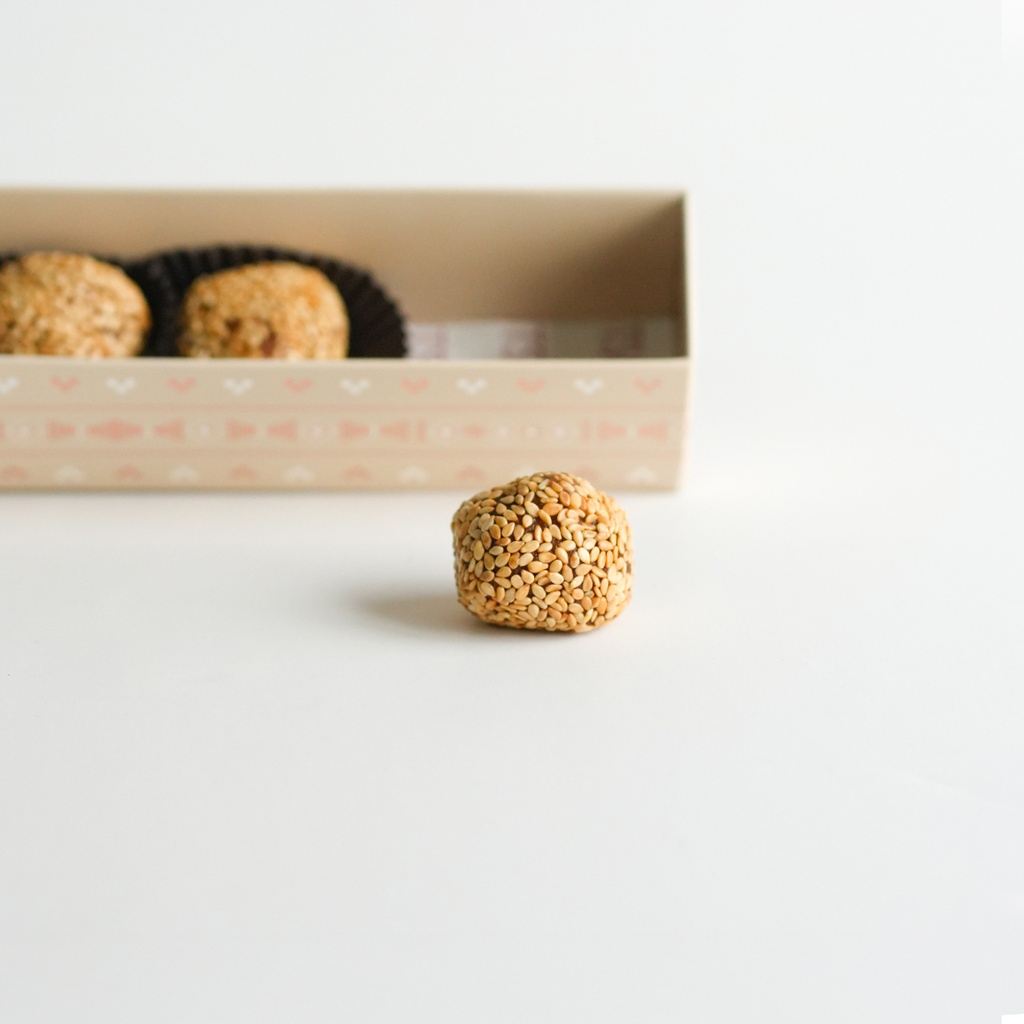 Dates with Tahina in rectangle box