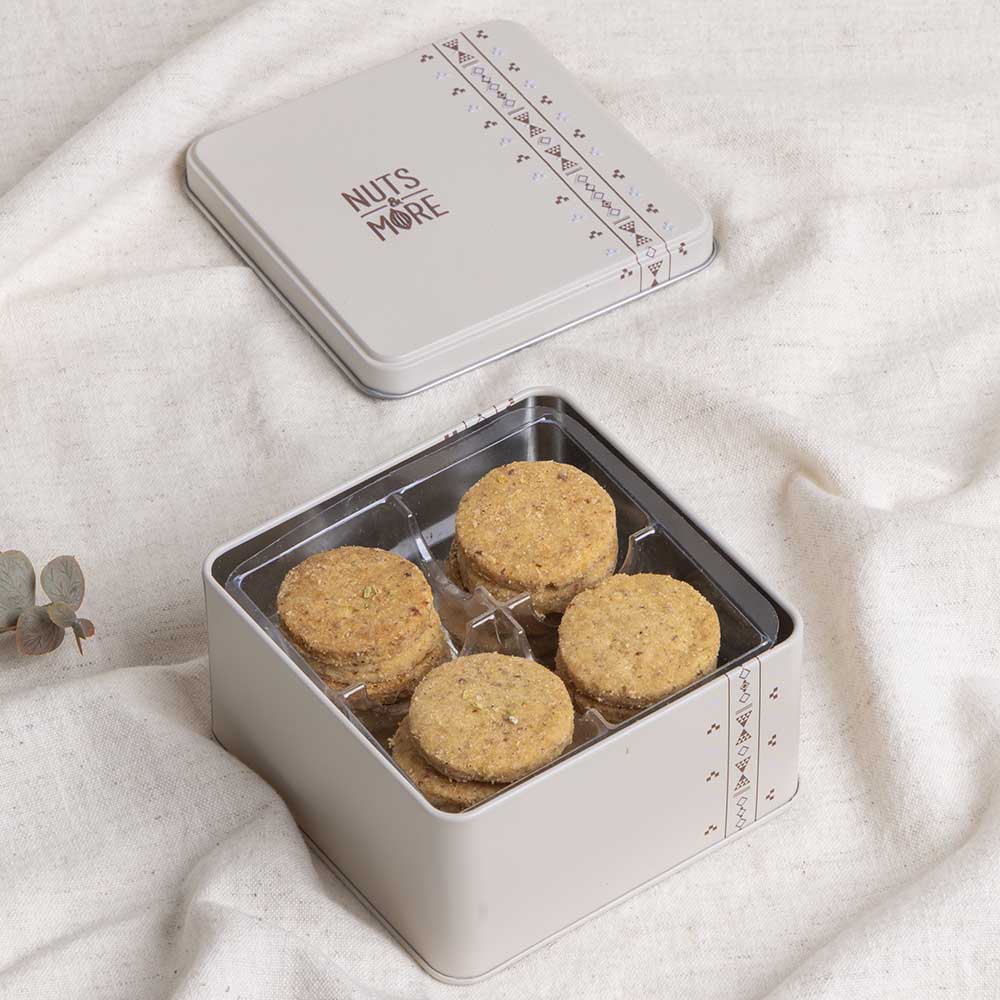 [1132] Ghuraiba pecan in Small Metal Box (8 pcs)