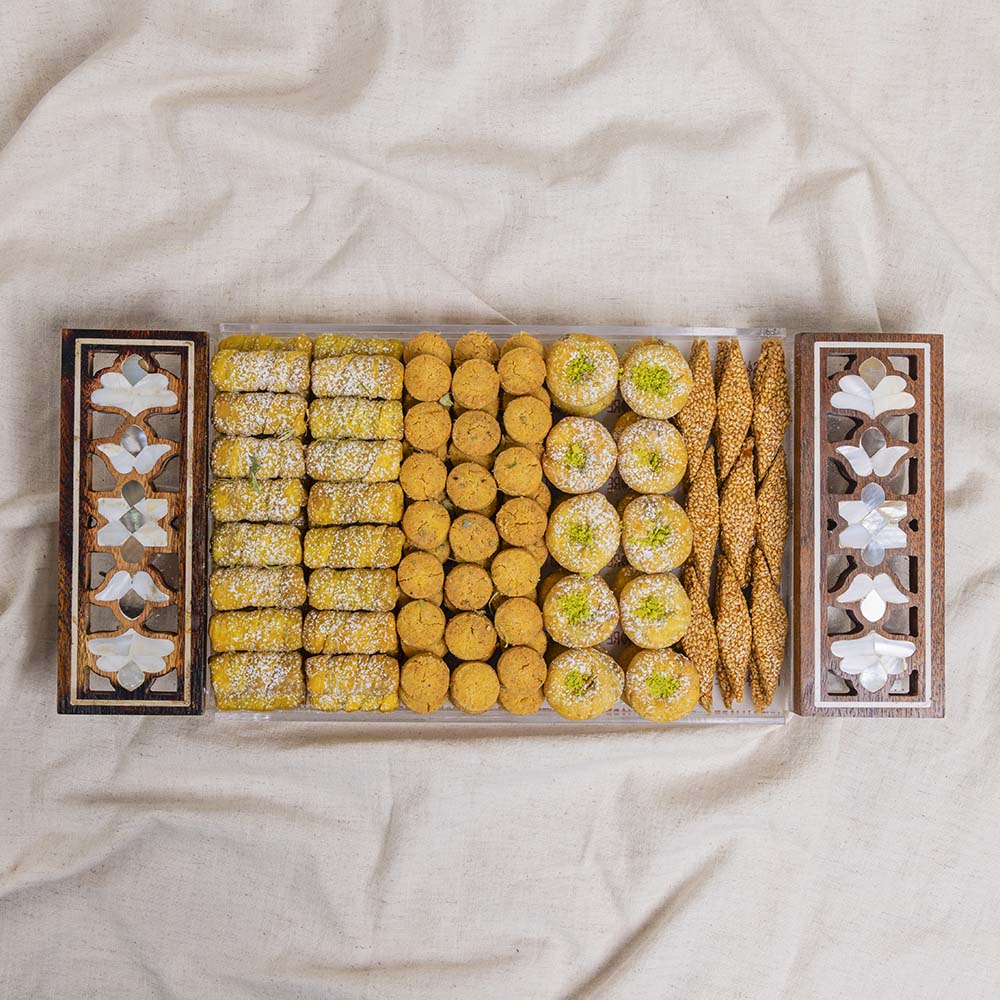 Luxury Tray With Wooden and Pearl Handle (large)