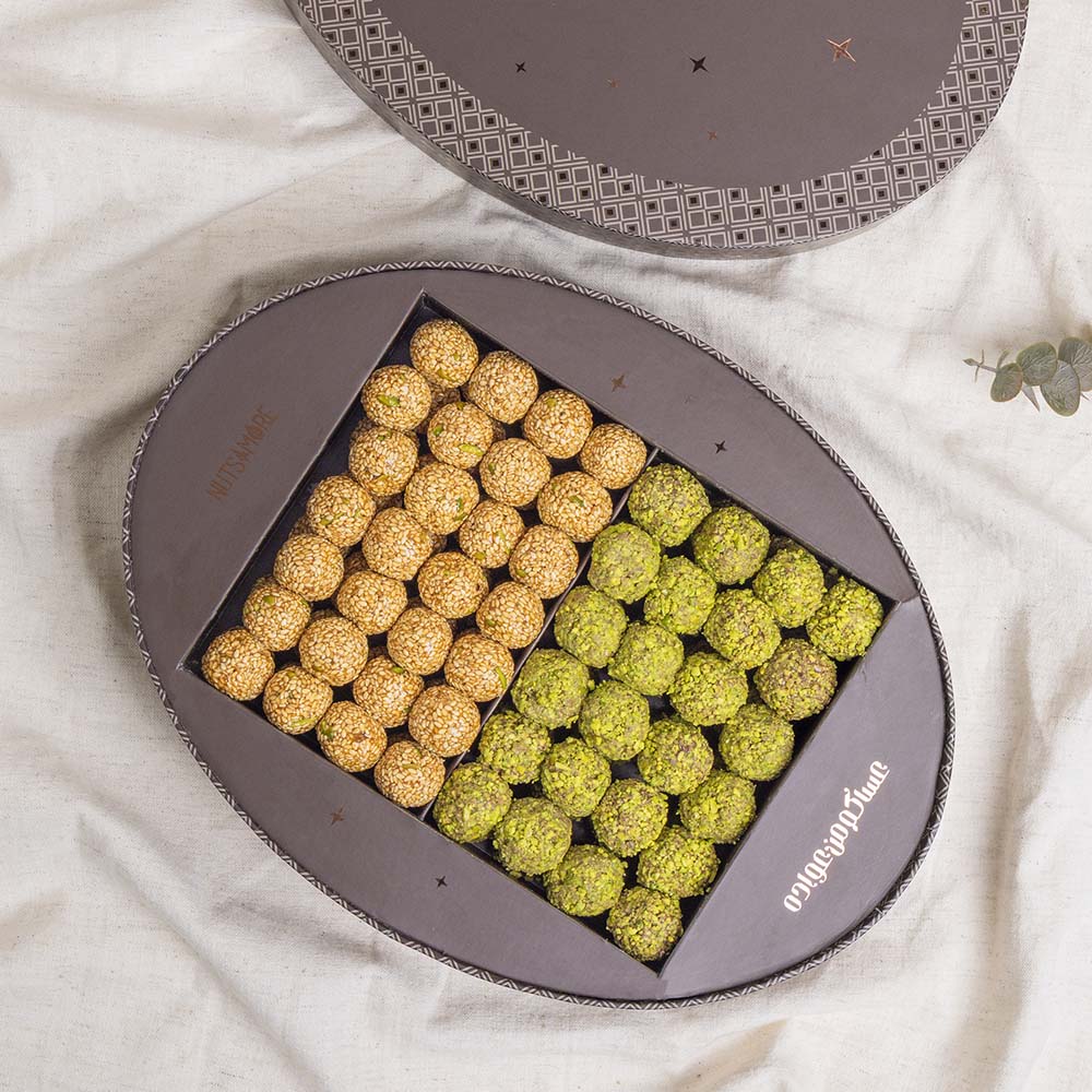 Mix Rahash & Semsemiya Balls in Ramadan Large oval Box