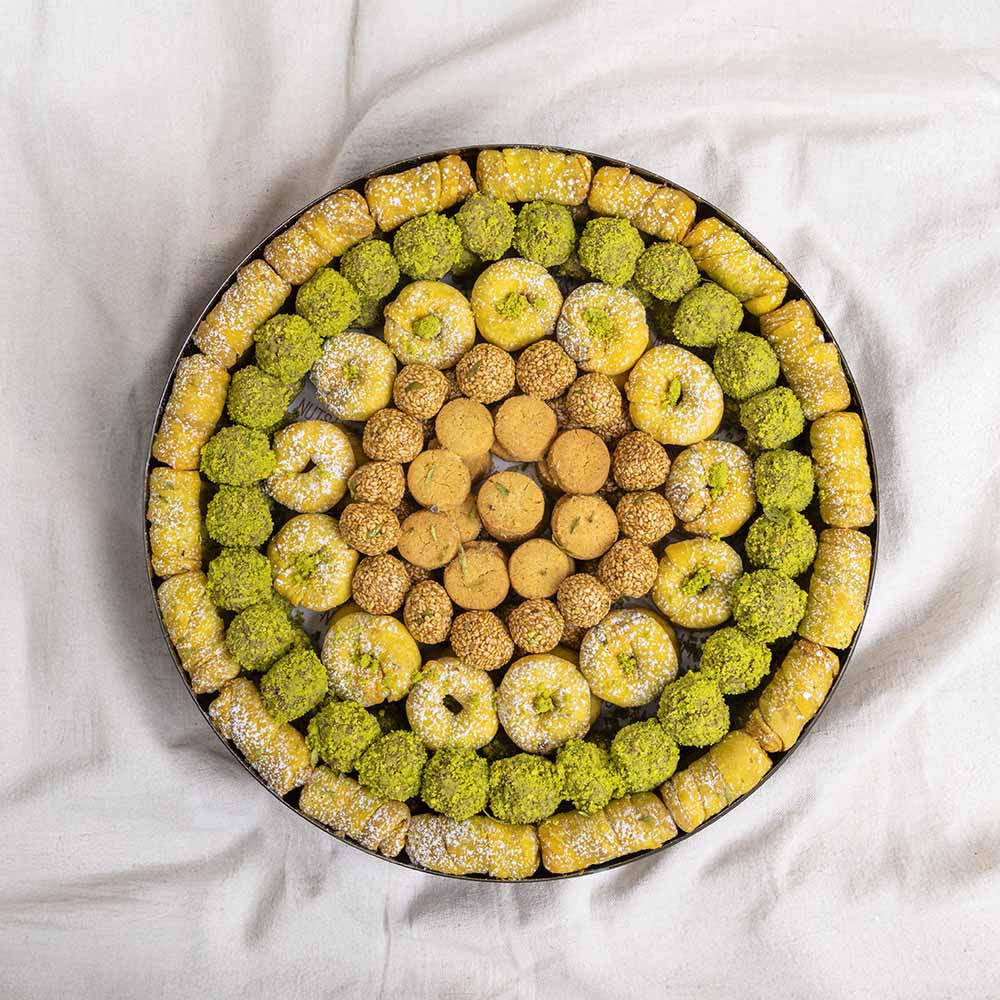 Mixed Sweets in Black Bottom Circle box 