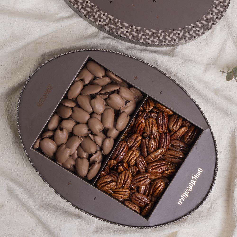 Caramelized Pecan & Pecan chocolate in Ramadan Large oval Box 