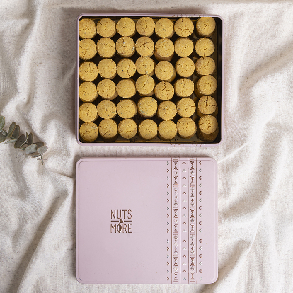 Ghuraiba royal in Medium Metal Box