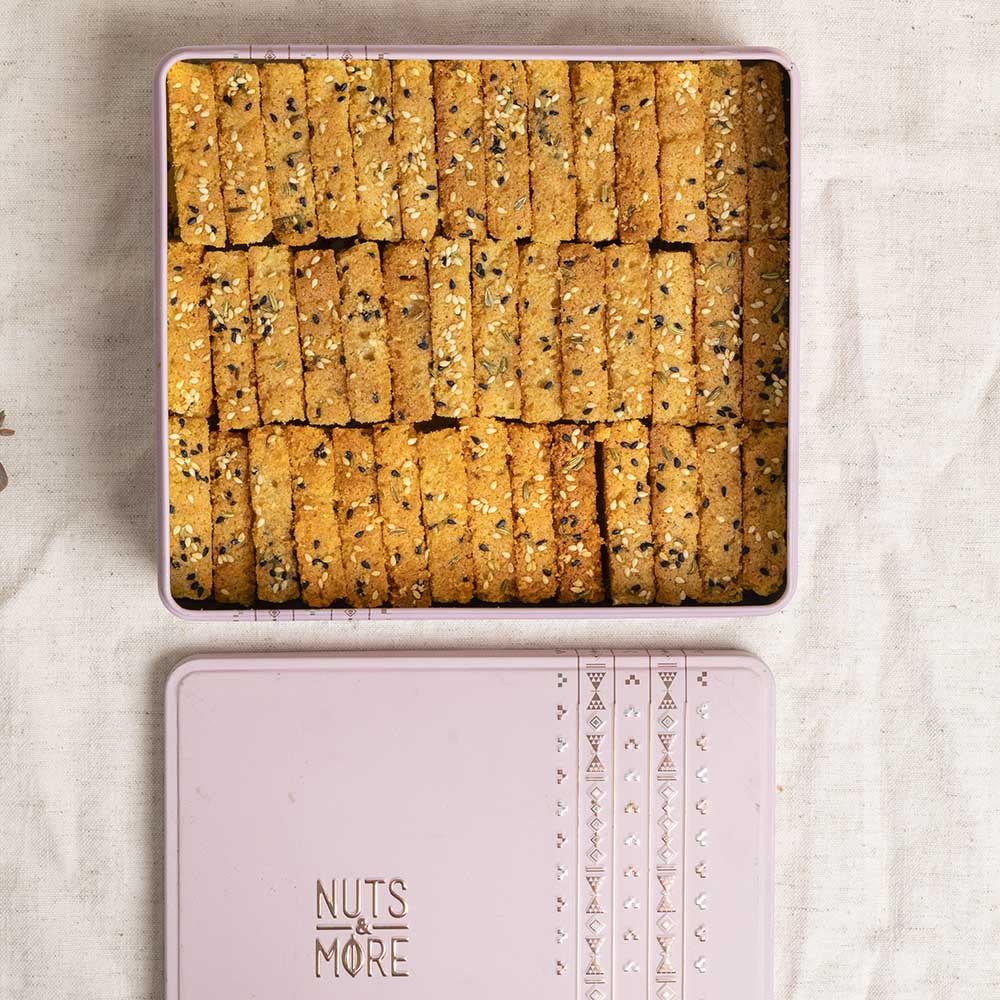 Shaborah in medium metal box