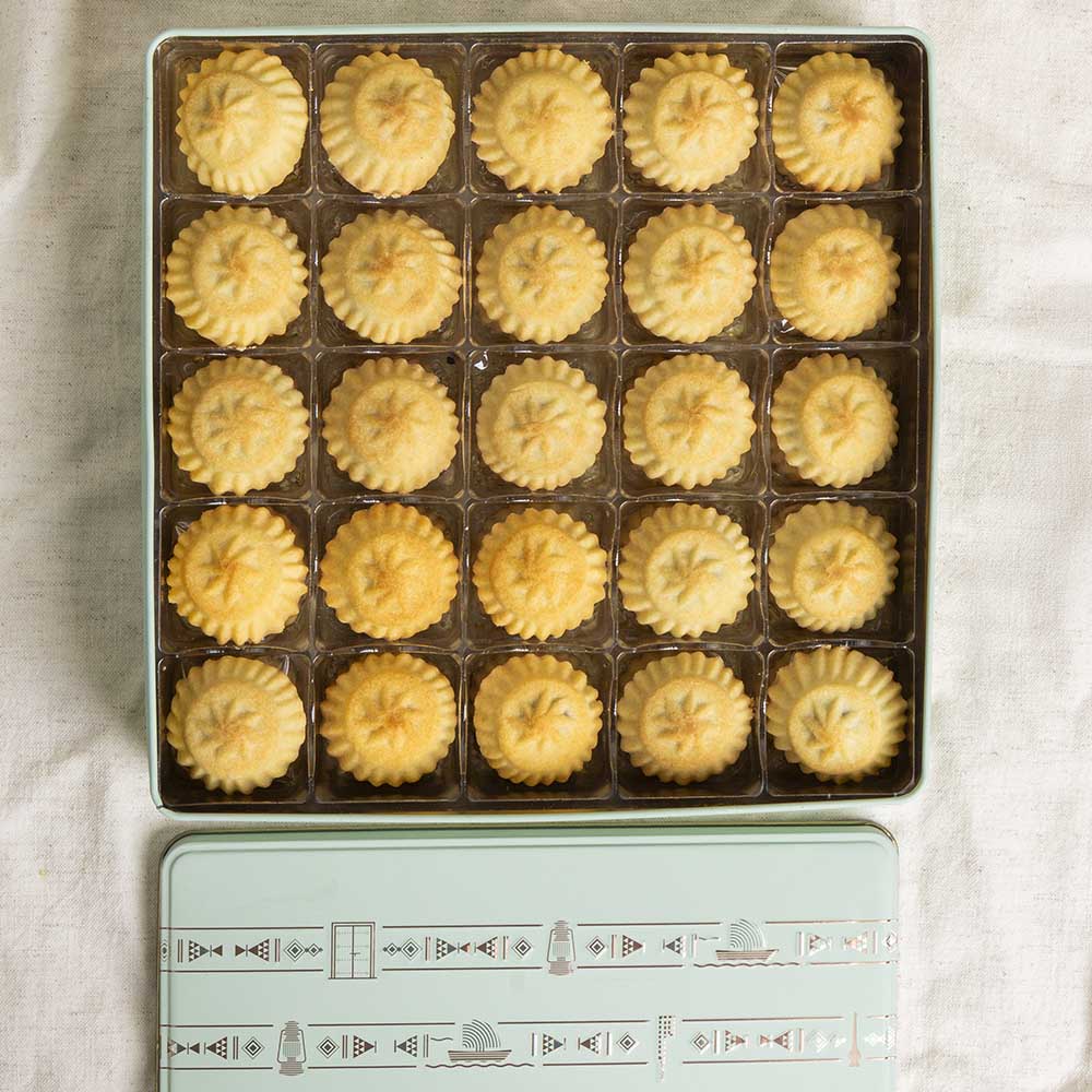 Mamool With Date in Medium Metal Box