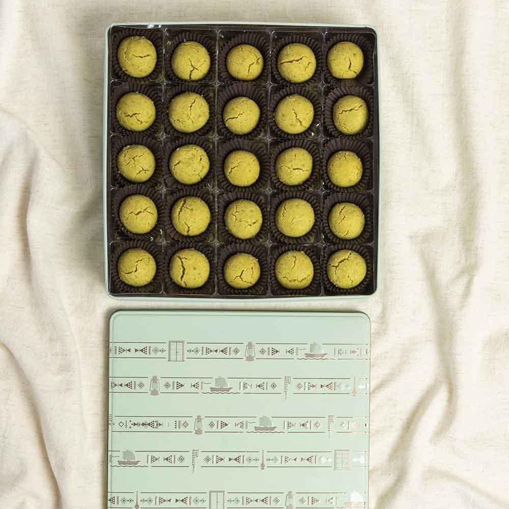 Ghuraiba with pistachio in Large metal box