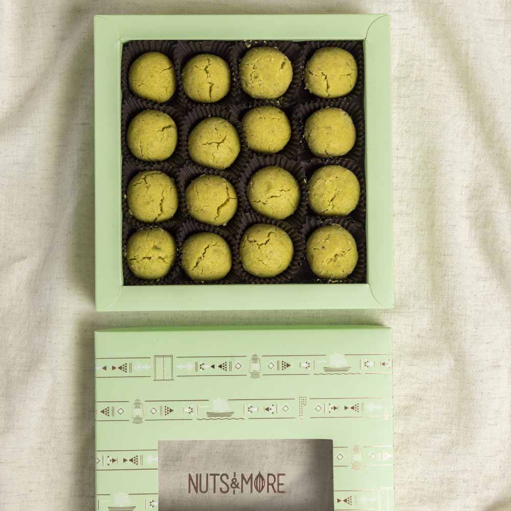 Ghuraiba with pistachio in Square box