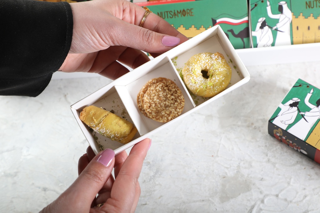 Give Away National Day White Tray for (3pcs)