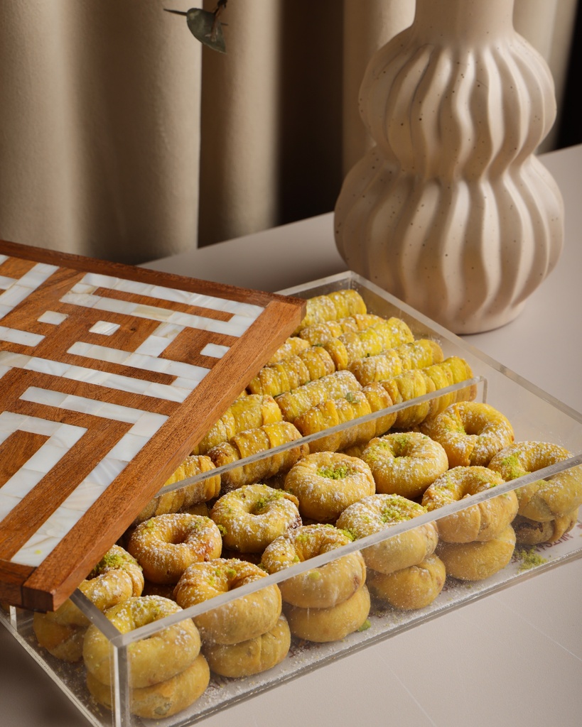 Mixed Damlooj in Eid Wooden Plate