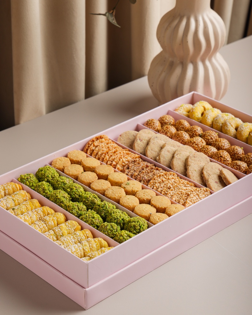 Large mixed sweet box