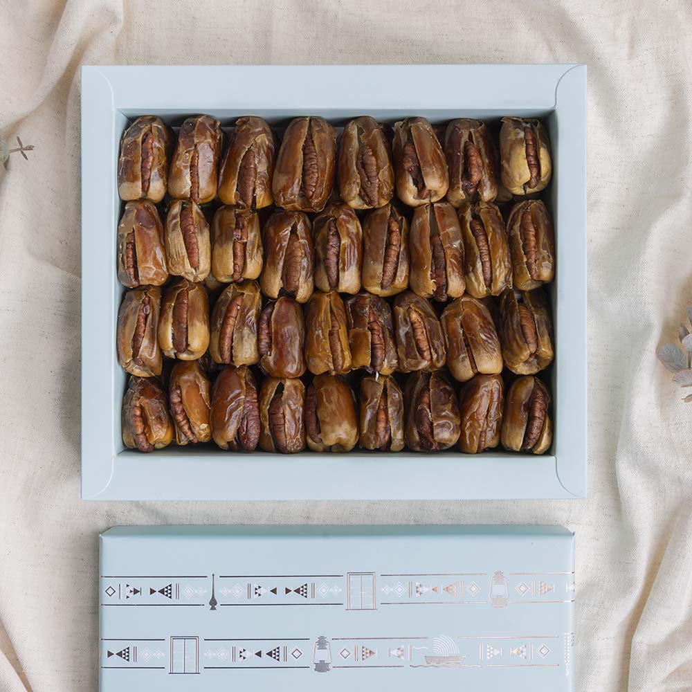 Large Box Mix Sagai Dates With Pecan Caramelized