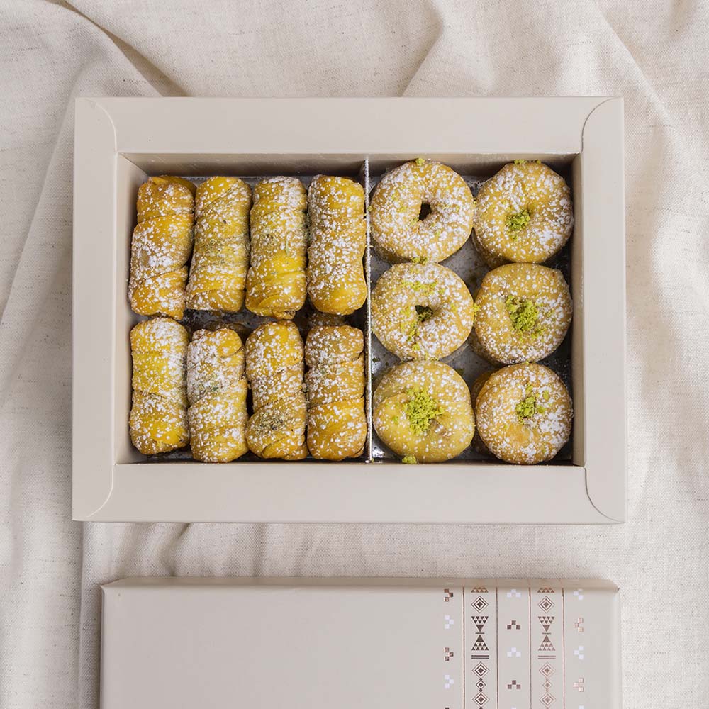 Medium Box Mix Damlooj (16&12 Pcs)