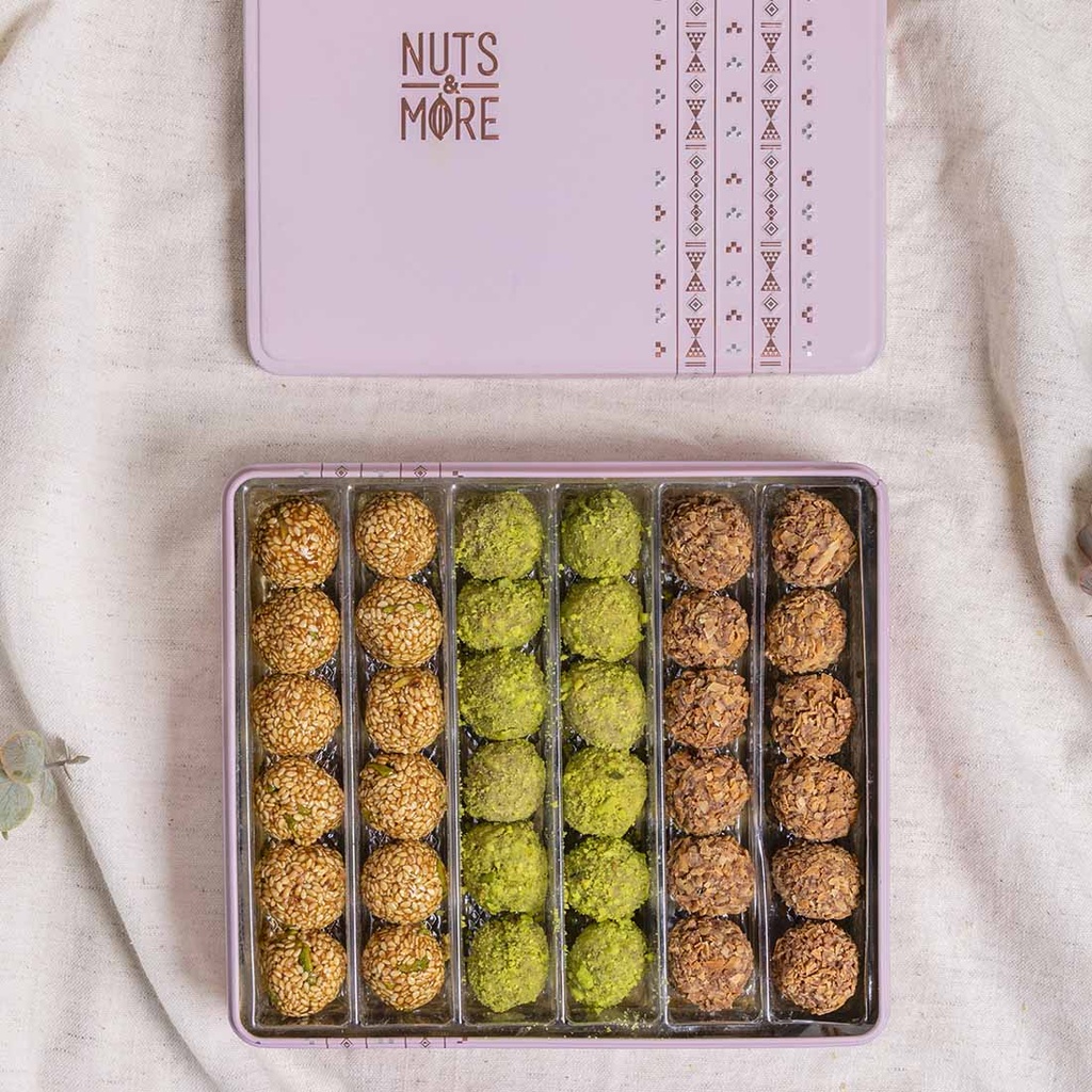 Mix Sweets balls in Medium Metal Box