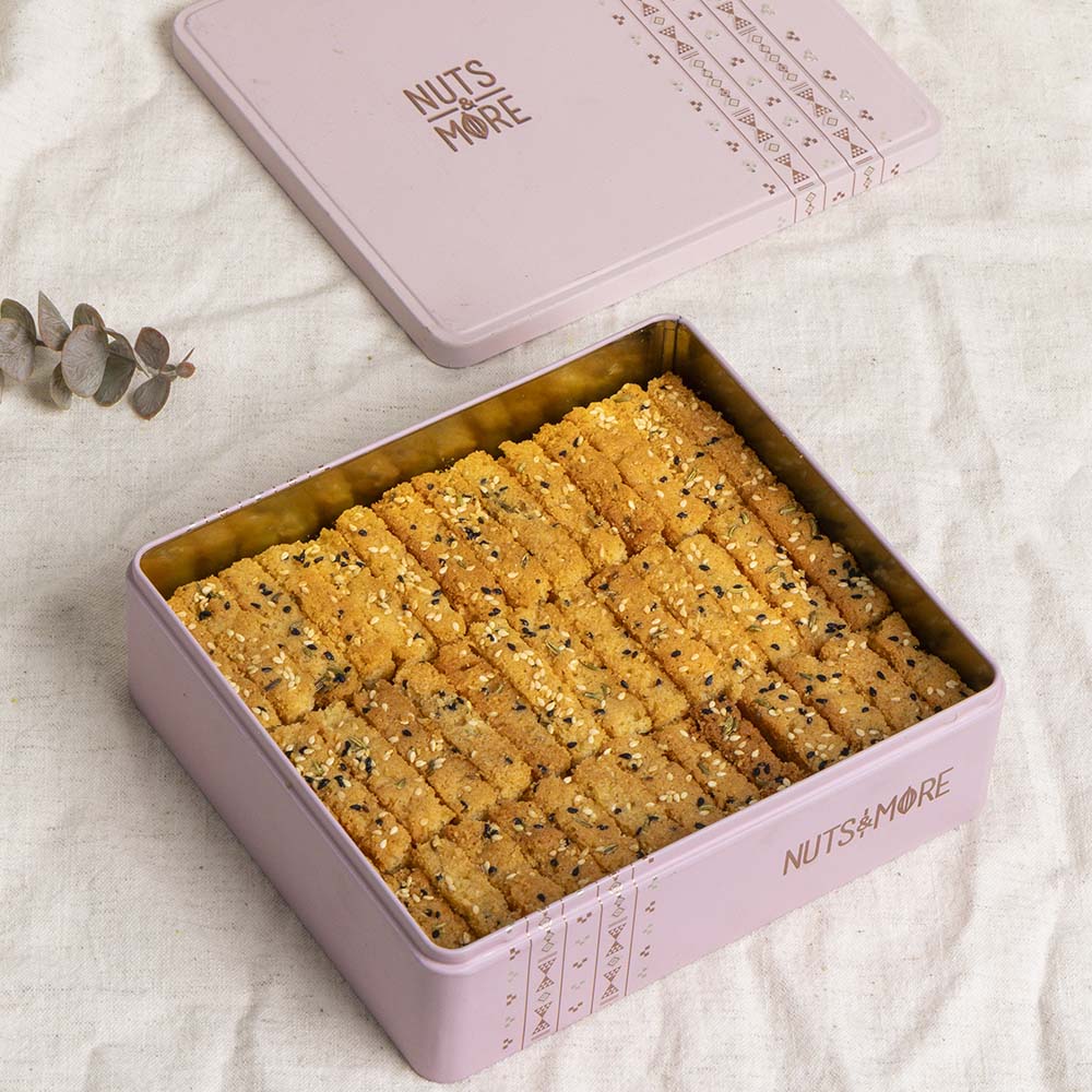 Shaborah in medium metal box
