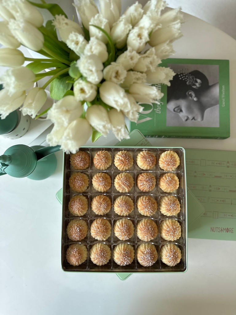 معمول التمر بالعلبه الوسط 