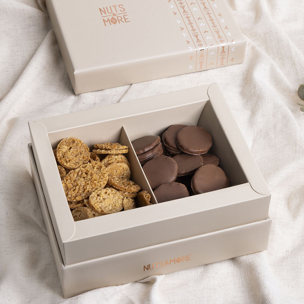 مقرمشات مشكله مع الشوكليت بالعلبة الوسط