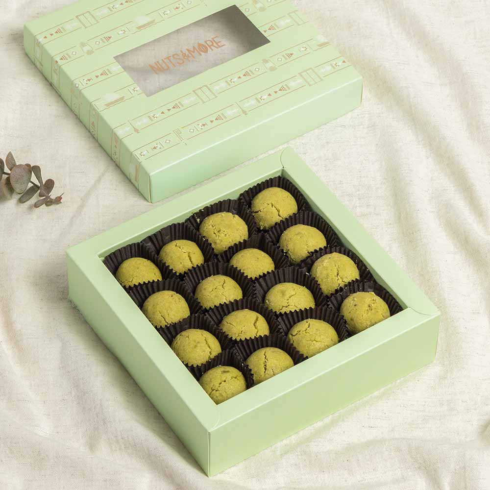 Ghuraiba with pistachio in Square box
