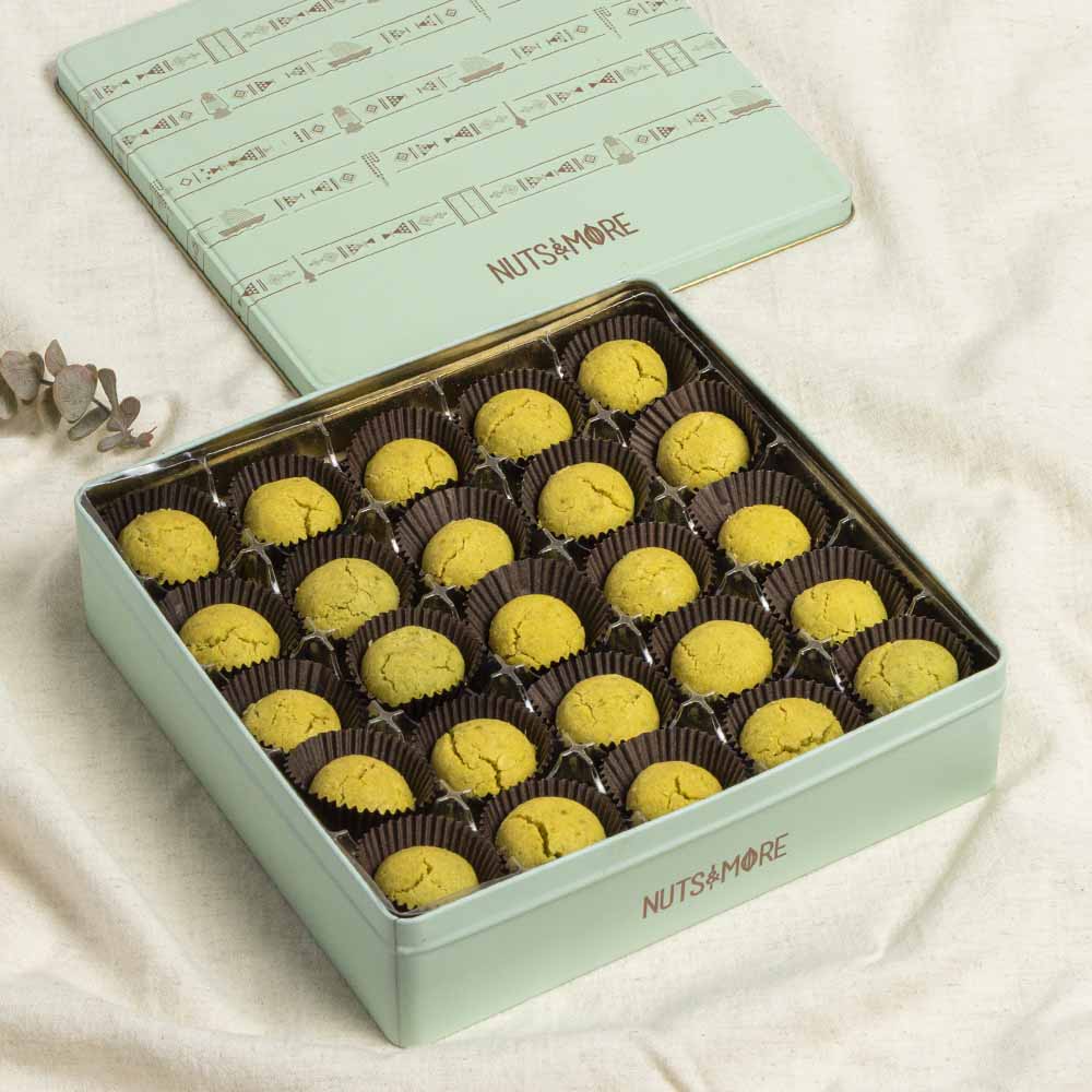 Ghuraiba with pistachio in Large metal box