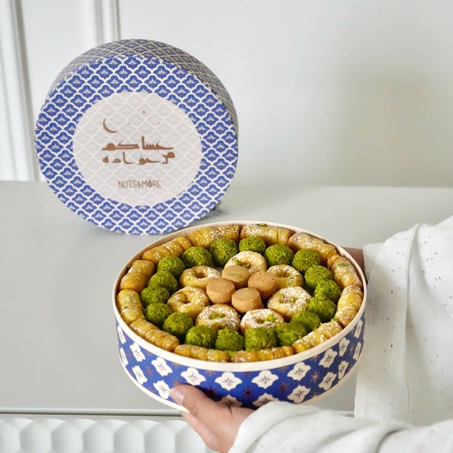 [1304] Mix Sweets in Blue Circle Medium Box