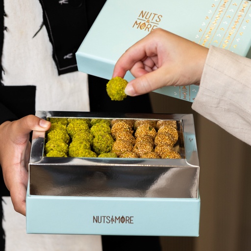 [1484] Medium Box Mix Rahash & Semsemiya Balls