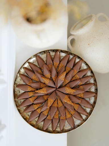 [1621] Gold Tray Semsemiya Chocolate