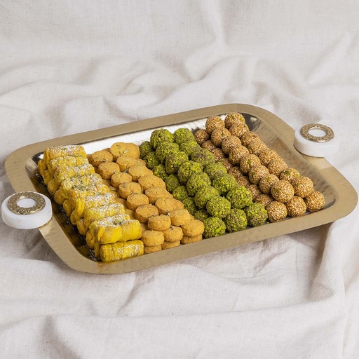 [1675] Mixed sweets in Rectangle Gold Tray (2 Layers) (138 pcs)