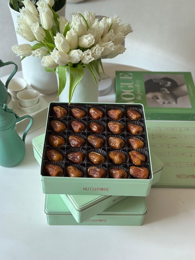 [1686] Peanuts Butter Stuffed Dates in Large Metal Box