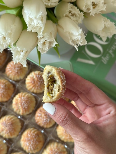 [1694] Mamool With Pistachio in Medium Metal Box