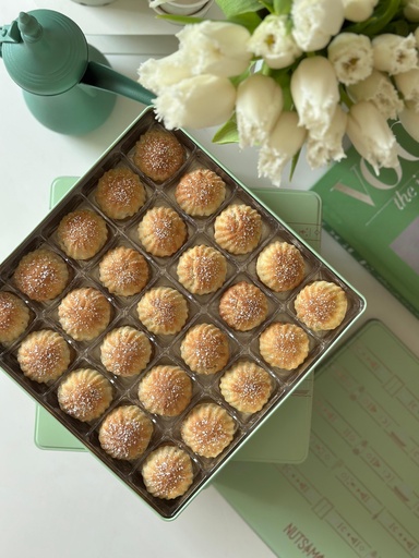 [1695] Mamool With Pistachio & Dates in Large Metal Box
