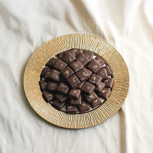 [1886] Dark Choco Pecan Dates in Gold Tray